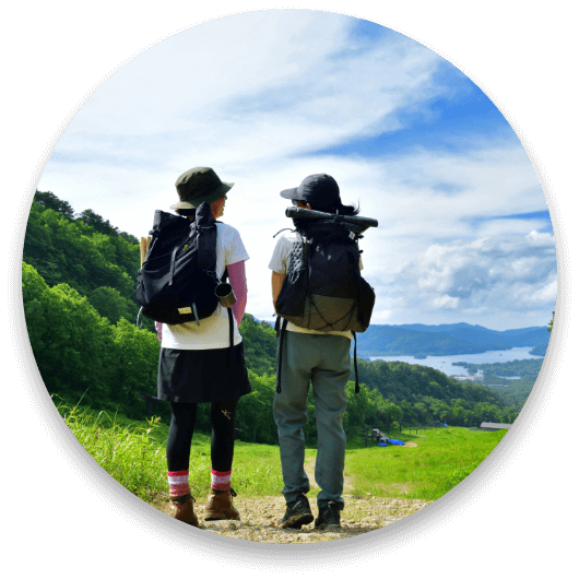 Randonnées pédestres autour du camping l’Émeraude du lac, camping 3 étoiles en Auvergne