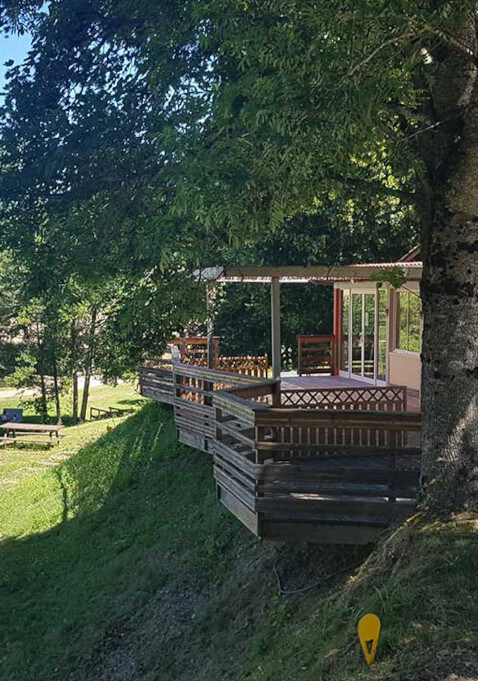 Le Restaurant Bar du camping l’Émeraude du lac, camping 3 étoiles en Auvergne