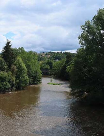 Camping l’Émeraude du lac dans le Puy-de-Dôme en Livradois-Forez