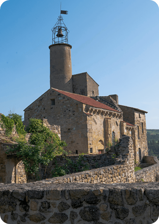 Le châtau du Marchidial, proche du camping de l’Emeraude du Lac.