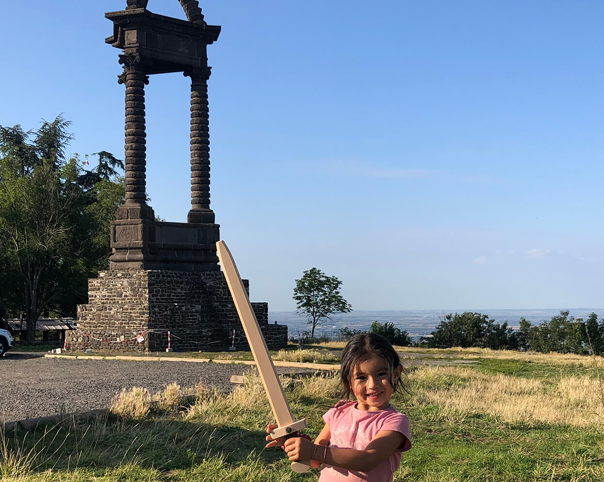 Le plateau de Gergovie, site de la fameuse bataille de Gergovie, aux alentours du camping l’Emeraude du lac près de Clermont-Ferrand