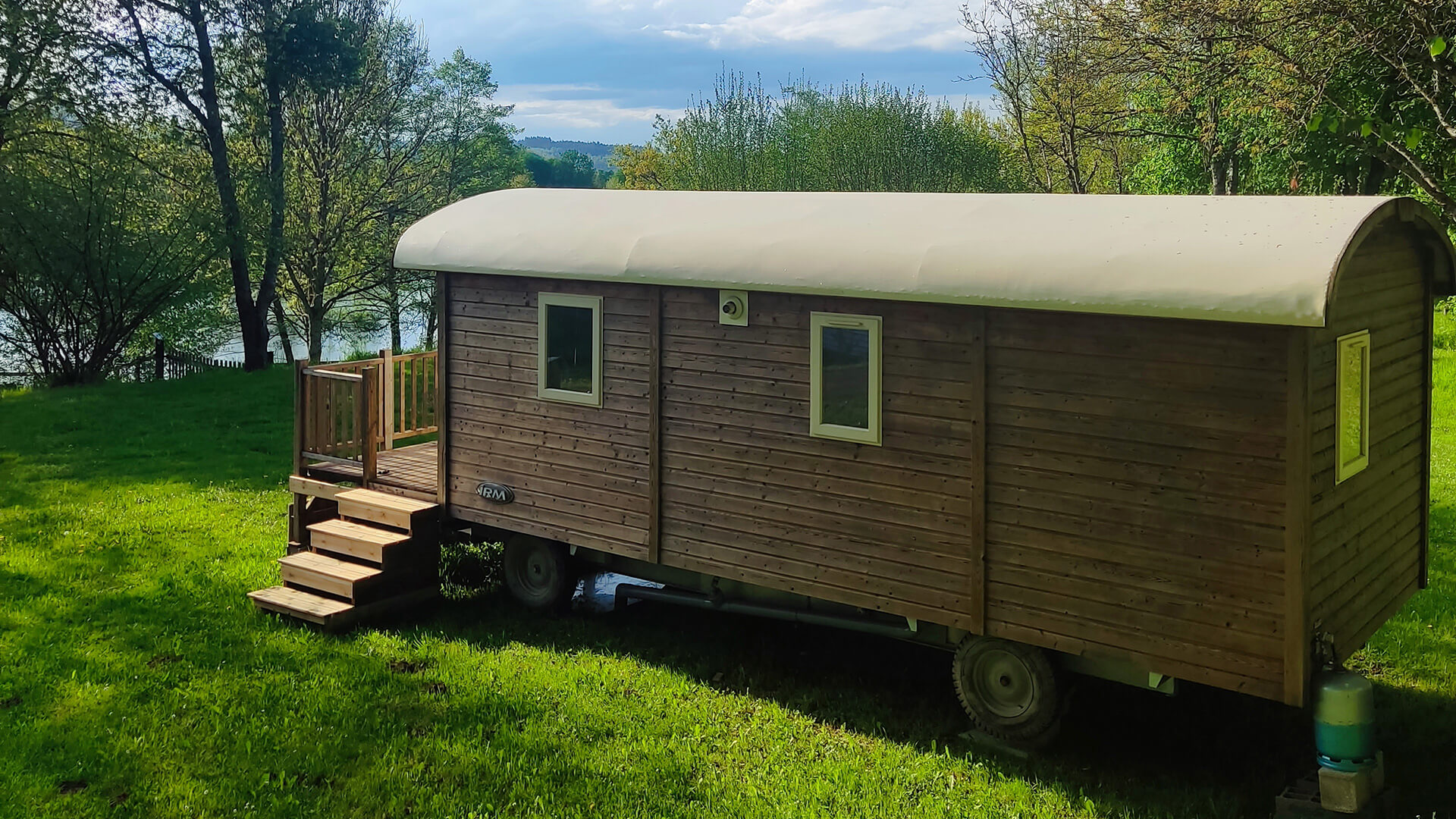 Camping Restaurant l’Émeraude du lac dans le Puy-de-Dôme en Livradois-Forez