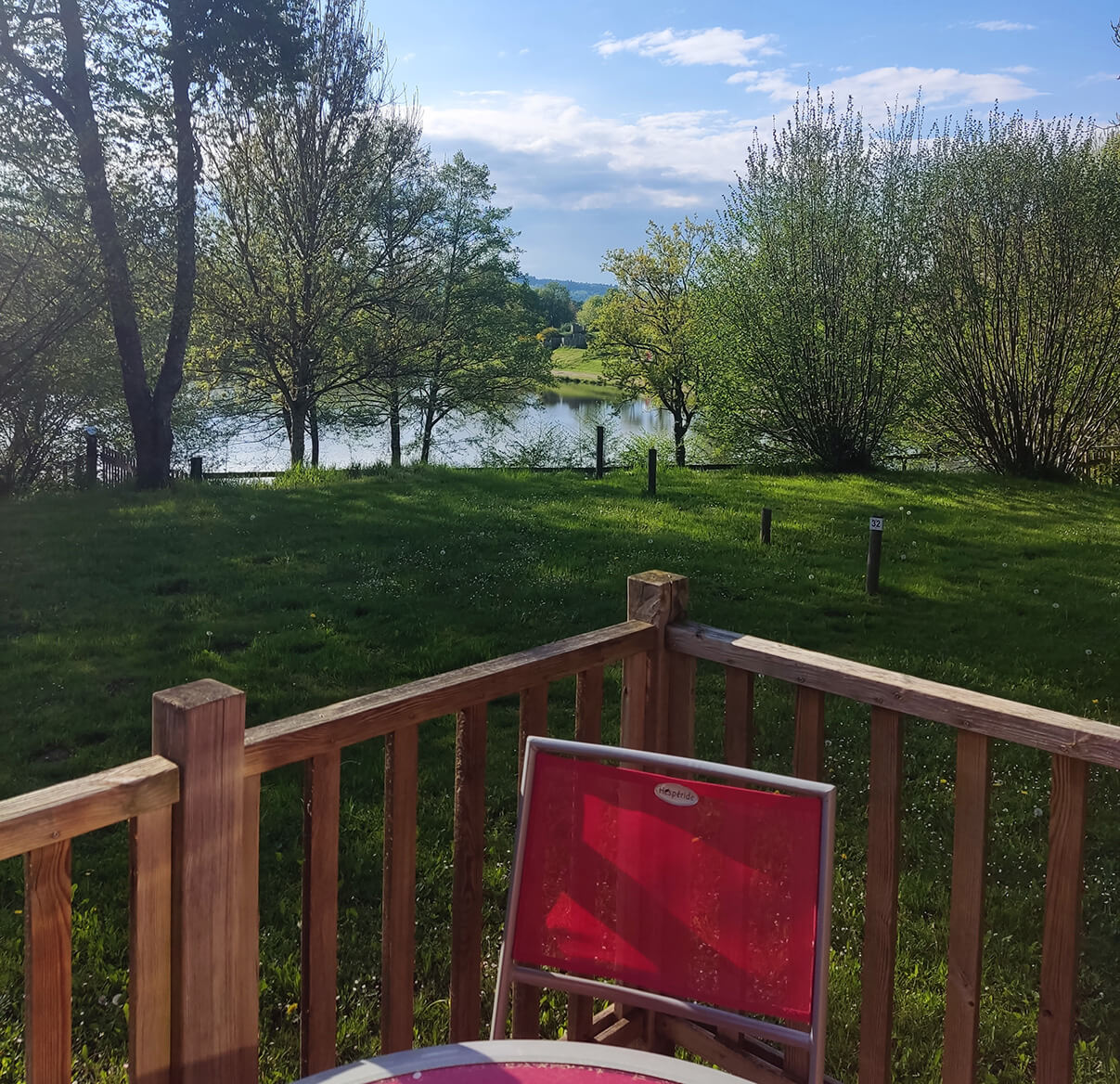 Camping l’Emeraude du lac camping nature en Auvergne