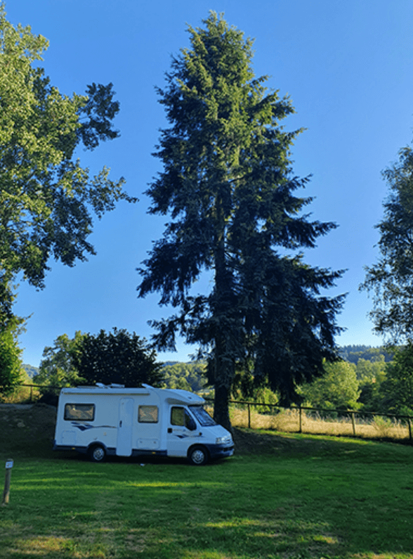 Emplacement camping nature pour camping-car dans le Puy-de-Dôme