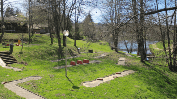 Mini-golf au bord du plan d’eau de Cunlhat