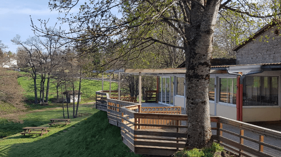 Le restaurant du camping l’Emeraude du lac dans le Puy-de-Dôme