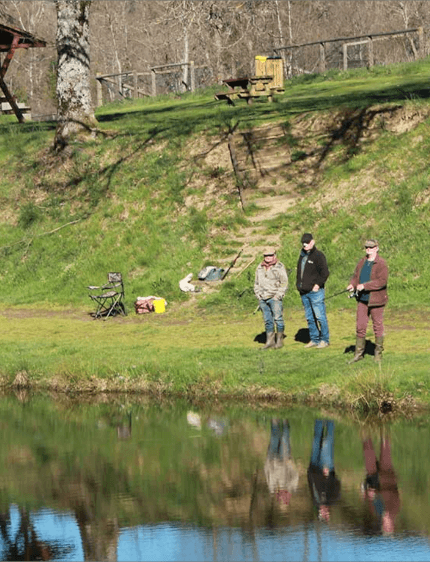 Activité pêche au camping l’Emeraude du lac en Livradois-Forez