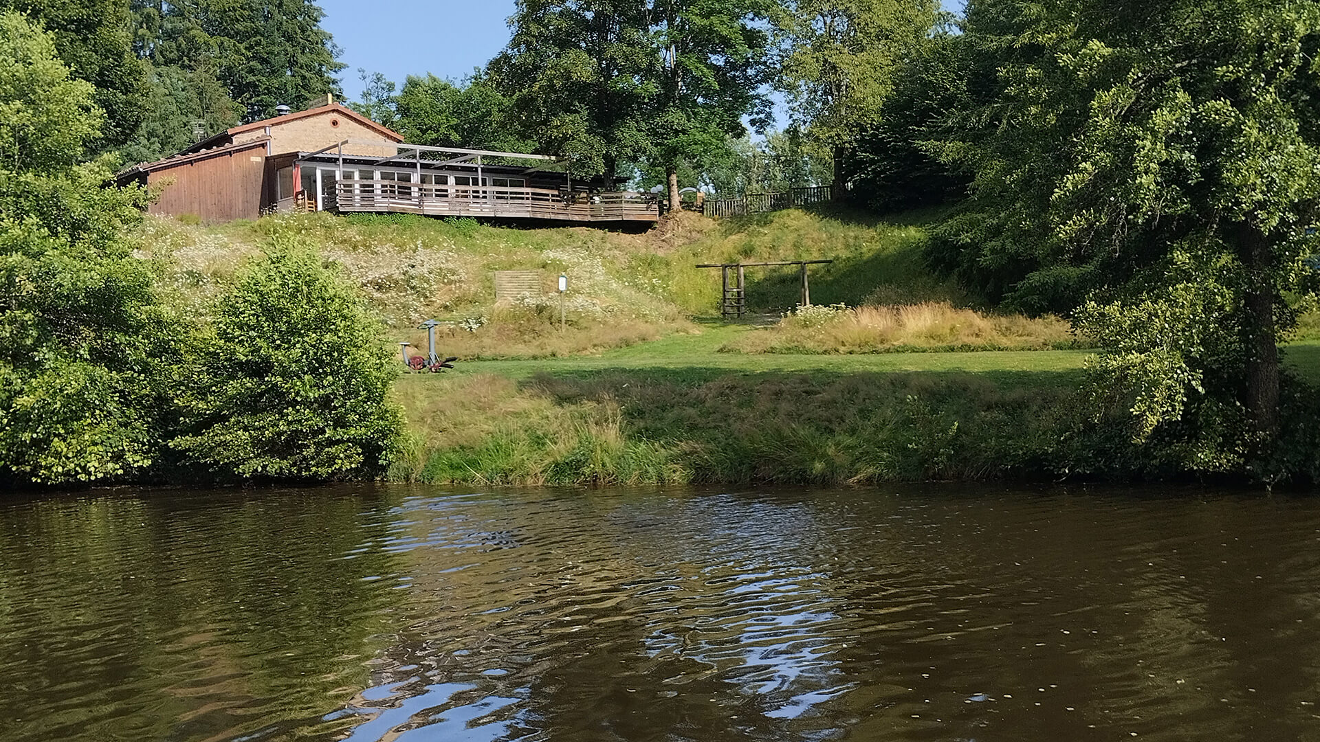 Restaurant au bord du lac de Cunlhat dans le Puy-de-Dôme