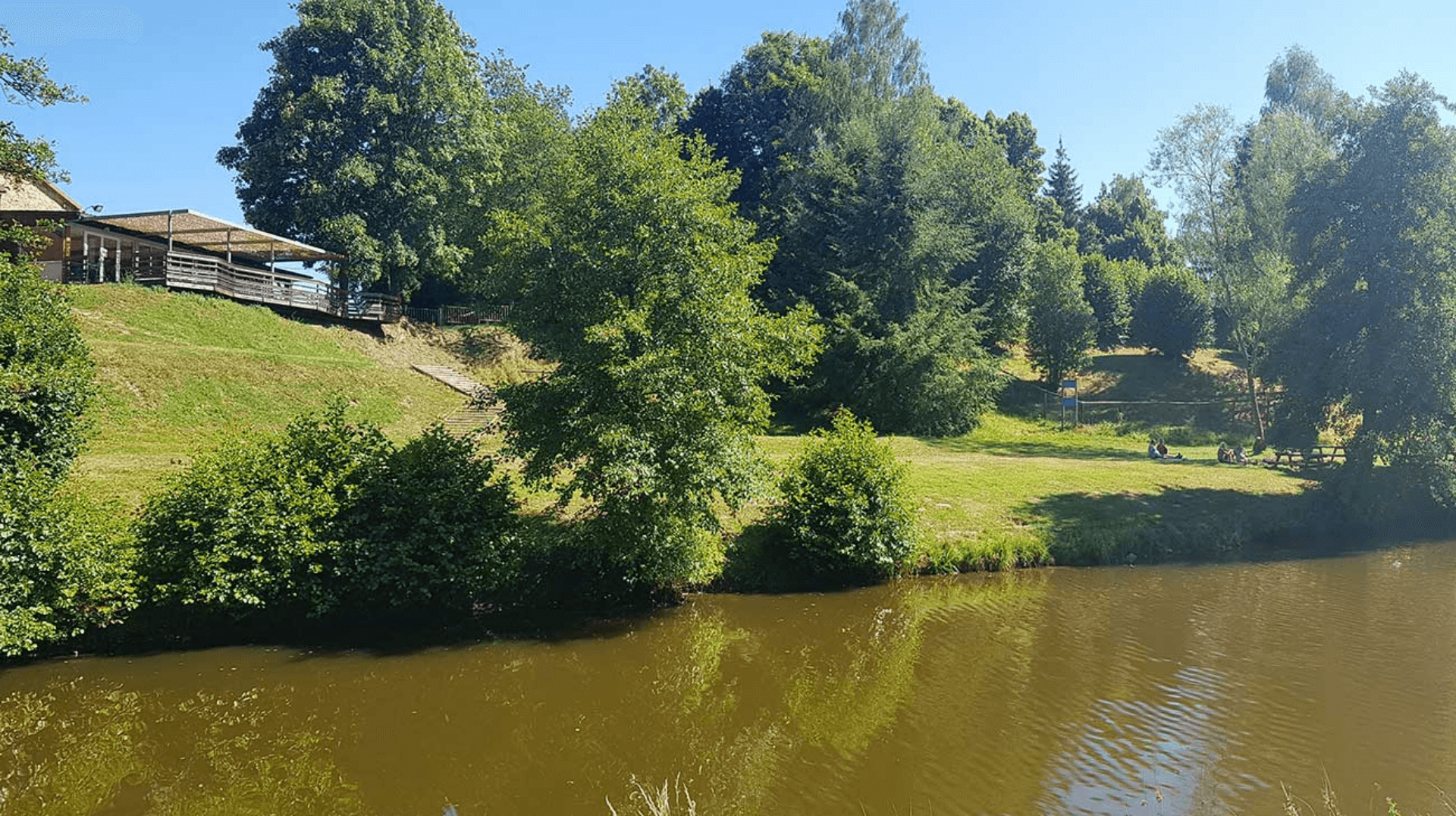 Restaurant au bord du lac de Cunlhat dans le Puy-de-Dôme